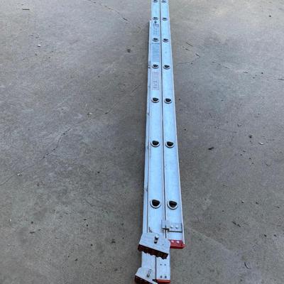 NICE LIGHT WEIGHT 16â€™ EXTENSION LADDER