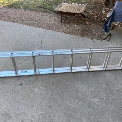 NICE LIGHT WEIGHT 16â€™ EXTENSION LADDER