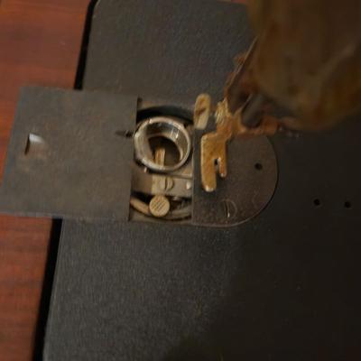 Vintage 1941 Singer Treadle Sewing Machine with Cabinet