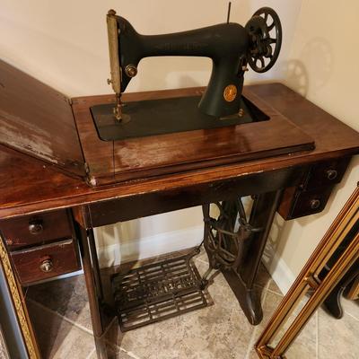 Vintage 1941 Singer Treadle Sewing Machine with Cabinet