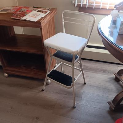 MICROWAVE CART, FEW COOK BOOKS AND KITCHEN STEP STOOL