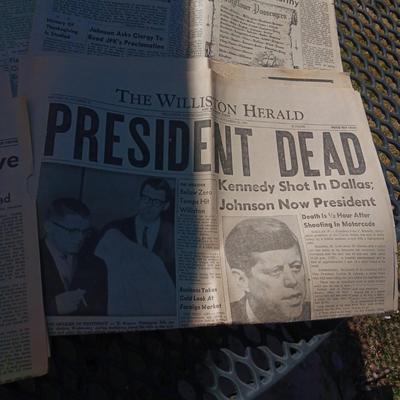 NEWSPAPER HEADLINES FOR JOHN F KENNEDY'S ASSASSINATION