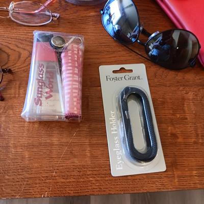 READER GLASSES, SUNGLASSES & FRIDGE MAGNETS