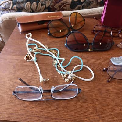 READER GLASSES, SUNGLASSES & FRIDGE MAGNETS