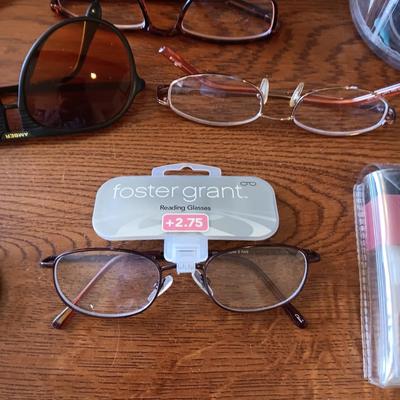 READER GLASSES, SUNGLASSES & FRIDGE MAGNETS