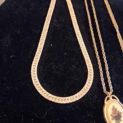 GOLD-TONE COSTUME JEWELRY