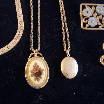 GOLD-TONE COSTUME JEWELRY