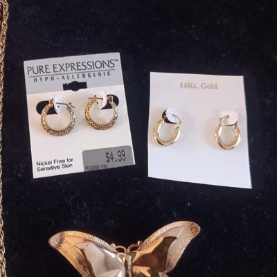 GOLD-TONE COSTUME JEWELRY