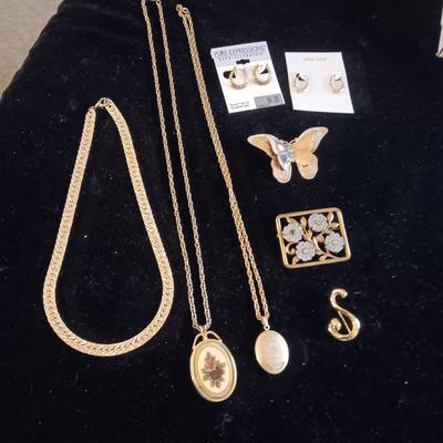 GOLD-TONE COSTUME JEWELRY