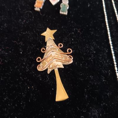 PINS/BROOCHES, RHINESTONE PENDANT NECKLACES AND PIERCED EARRINGS