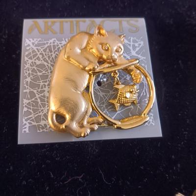 GOLD-TONE NECKLACES, PINS AND 24K GOLD FINISH ASPEN LEAF