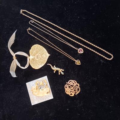 GOLD-TONE NECKLACES, PINS AND 24K GOLD FINISH ASPEN LEAF
