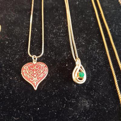 4 NECKLACES, PIERCED EARRINGS AND A BRACELET