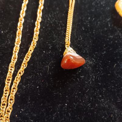 AN ASSORTMENT OF COSTUME JEWELRY