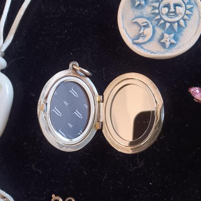 A GOOD VARIETY OF COSTUME JEWELRY