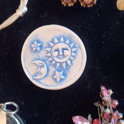 A GOOD VARIETY OF COSTUME JEWELRY