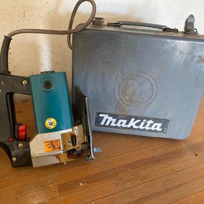 LIKE NEW PORTER CABLE CIRCULAR SAW AND A MIKITA JIG SAW