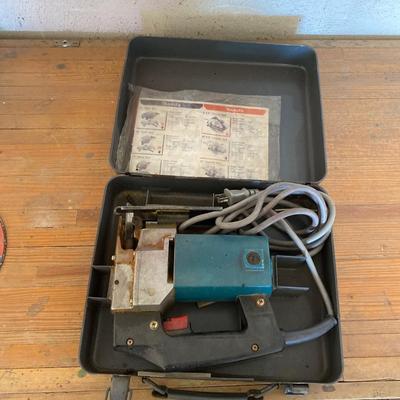 LIKE NEW PORTER CABLE CIRCULAR SAW AND A MIKITA JIG SAW