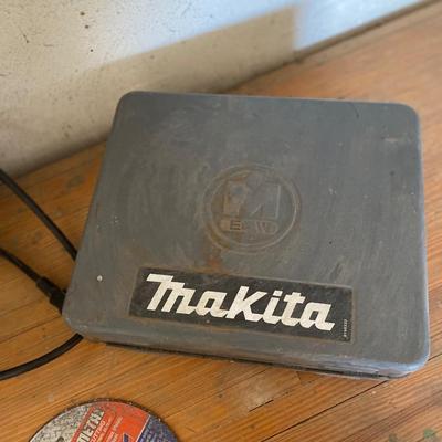 LIKE NEW PORTER CABLE CIRCULAR SAW AND A MIKITA JIG SAW