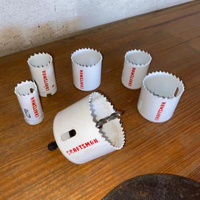 BLACK & DECKER CORDED DRILL AND SEVERAL DIFFERENT BITS