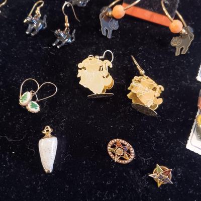 LARGE VARIETY OF COSTUME JEWELRY