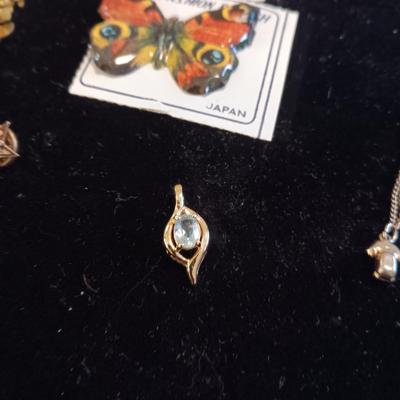 LARGE VARIETY OF COSTUME JEWELRY