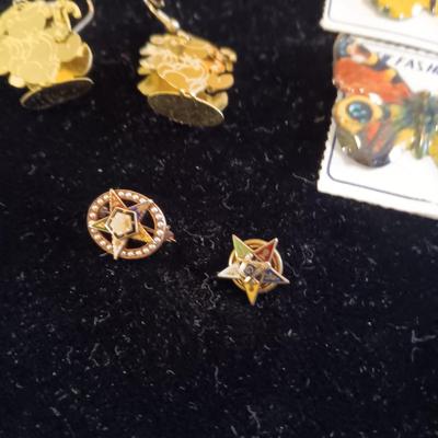 LARGE VARIETY OF COSTUME JEWELRY