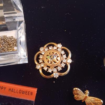 LARGE VARIETY OF COSTUME JEWELRY