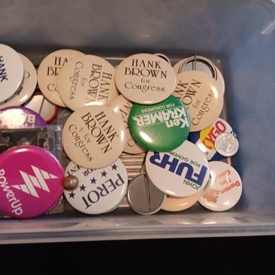 2 CIGAR BOXES, MANY PINS AND A GAVEL FROM THE MASONIC LODGE