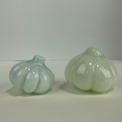 -47- ART GLASS | White Onion Figures