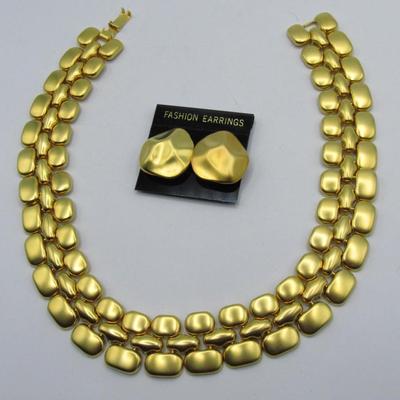 Vintage Gold Tone Necklace & Earrings Set Costume Jewelry