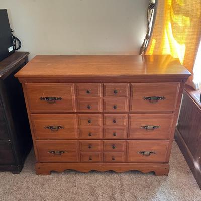 Chest of Drawers / Bureau