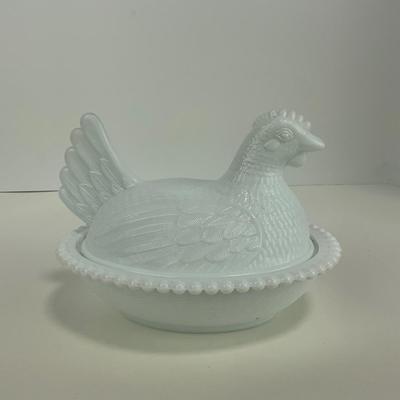 -81- INDIANA | White Milk Glass Chicken Hen On Nest | Covered Dish