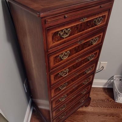 Mahogany Lingerie Seven-Drawer Dresser with Burlwood Inlay Accents