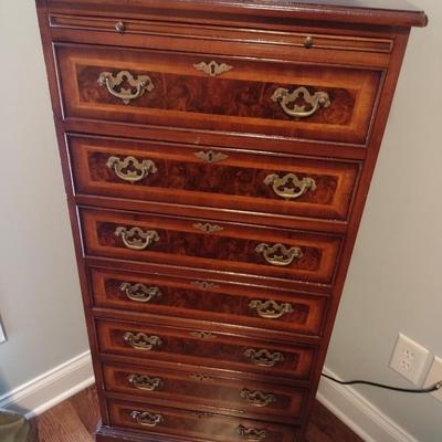 Mahogany Lingerie Seven-Drawer Dresser with Burlwood Inlay Accents