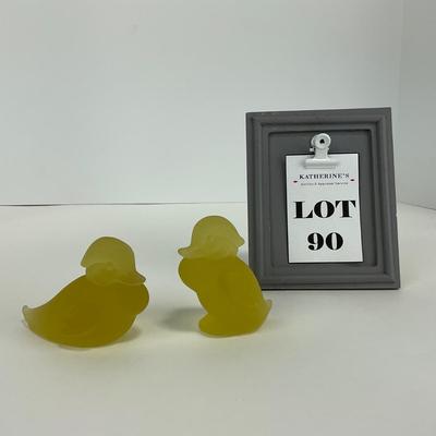 -90- HEISEY | By Imperial Frosted Sunshine Yellow Wood Ducklings | Marked