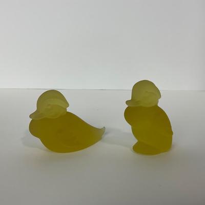 -90- HEISEY | By Imperial Frosted Sunshine Yellow Wood Ducklings | Marked