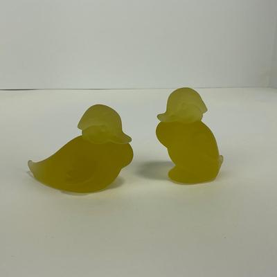 -90- HEISEY | By Imperial Frosted Sunshine Yellow Wood Ducklings | Marked