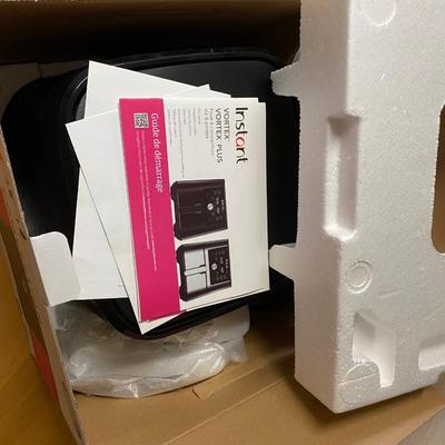 NIB INSTANT CONVECTION AIR FRYER