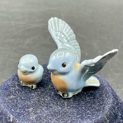 Hagen Renaker Ceramic Bluebird and Chick Figurine Set