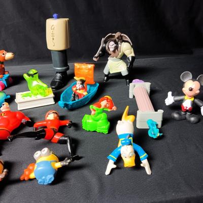 VINTAGE MCDONALD'S TOYS (1)