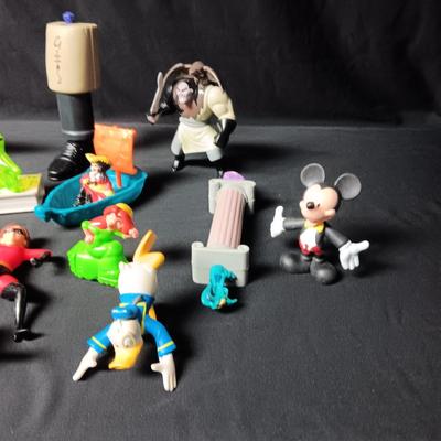 VINTAGE MCDONALD'S TOYS (1)