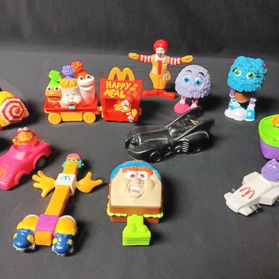VINTAGE MCDONALD'S TOYS (2)