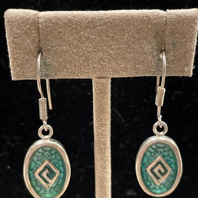 925 earrings with green color in middle