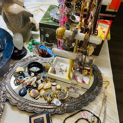 Lot 5: Jewelry Counter Selection