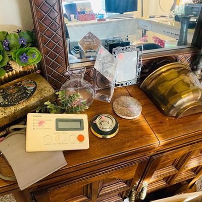 Lot 6: Thomasville Server, mirror and more