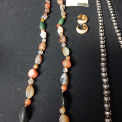 BEADED STONES AND METAL BEAD NECKLACES, 2 PAIRS OF EARRINGS