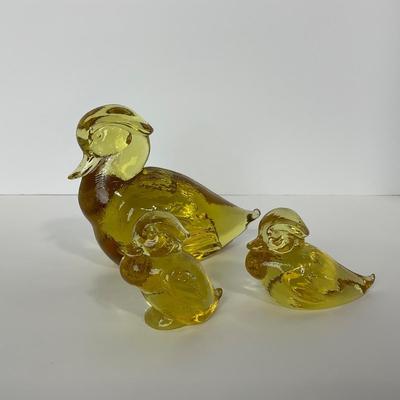-186- HEISEY | By Imperial Sunshine Yellow Momma Wood Duck & Ducklings | Marked