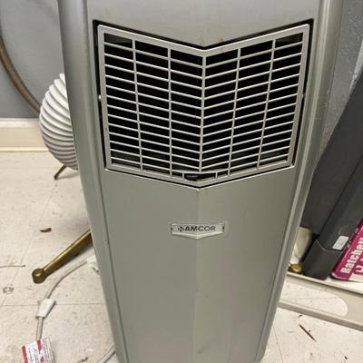 Portable air conditioning unit with Vent hose working