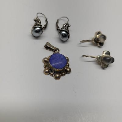 Lot of sterling earrings and pendant